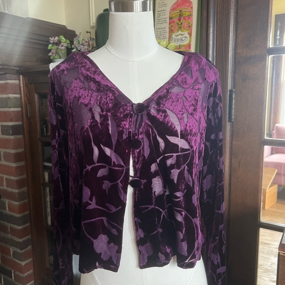 Vintage Rabbit Designs Floral Lace Purple Top - Picture 4 of 6